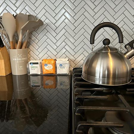 Spacious Bungalow With 6 Beds, Games, And Fire Pit - Close To Beale Street, Bbq, Graceland, & Liberty Bowl メンフィス エクステリア 写真