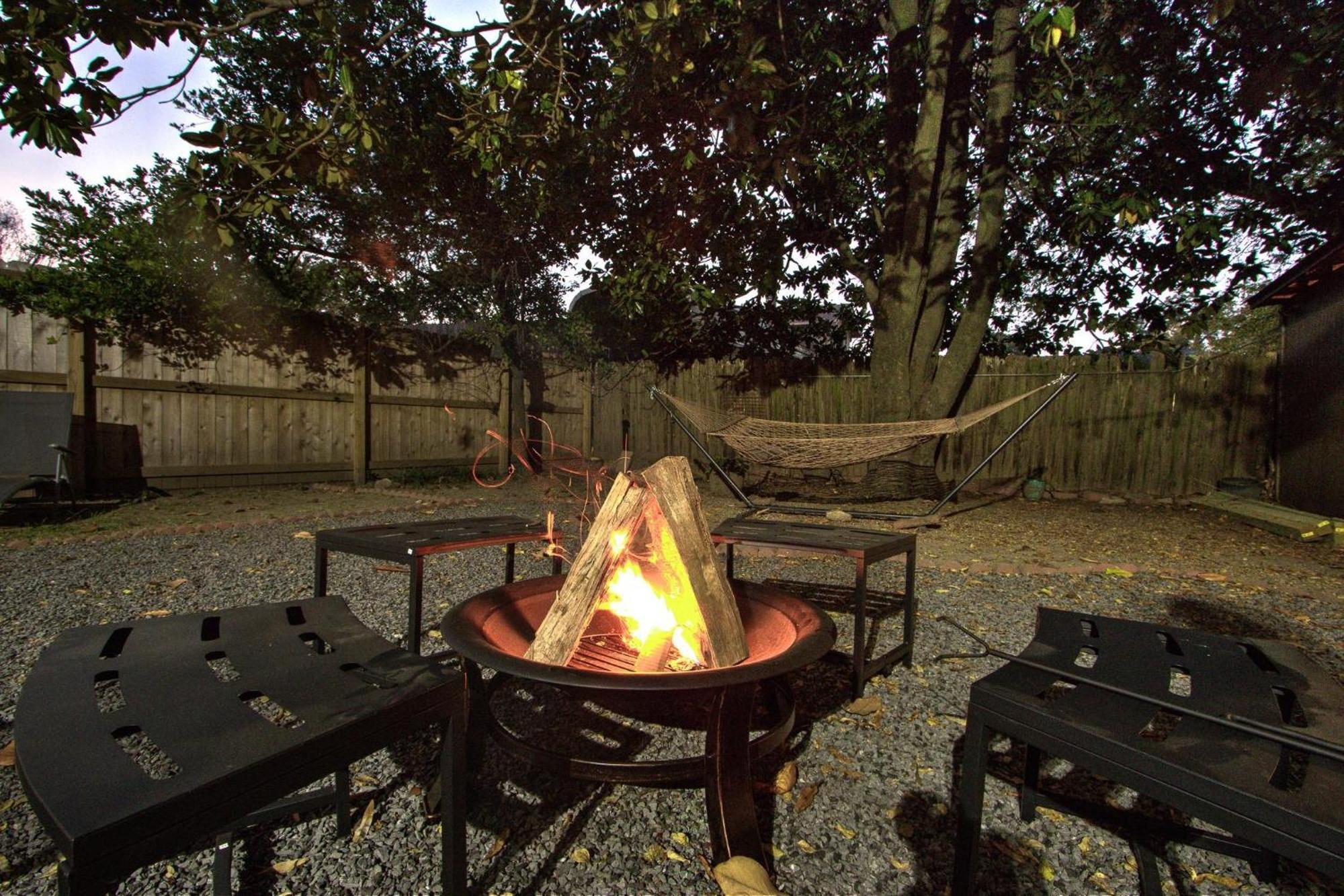 Spacious Bungalow With 6 Beds, Games, And Fire Pit - Close To Beale Street, Bbq, Graceland, & Liberty Bowl メンフィス エクステリア 写真